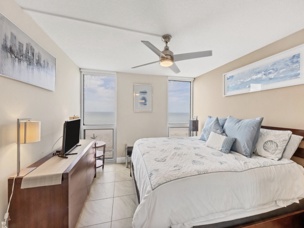 Two Bedroom Beach Condo Communal Pool  Longboat Key